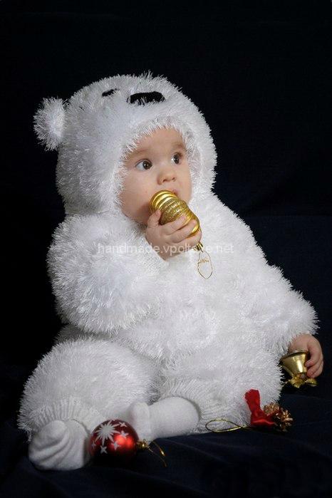 knitted suit for a child